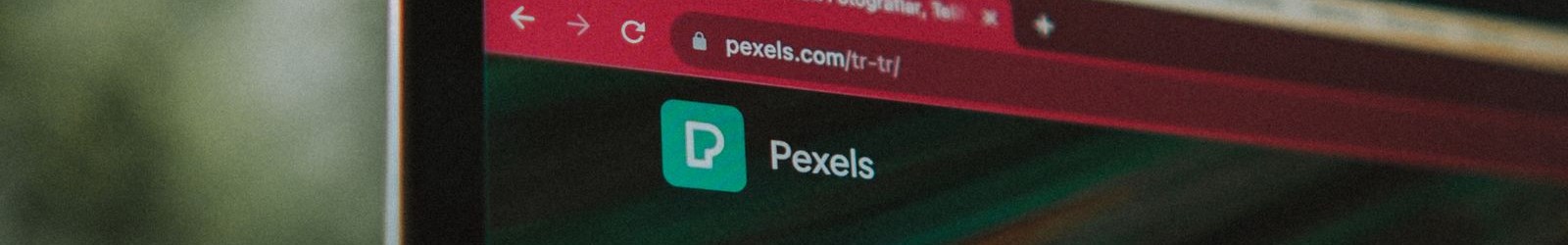 Masa üstünde laptop - Bilgisayar Tamiri ve Laptop Tamiri Tuzla, Pendik, Kartal, Gebze