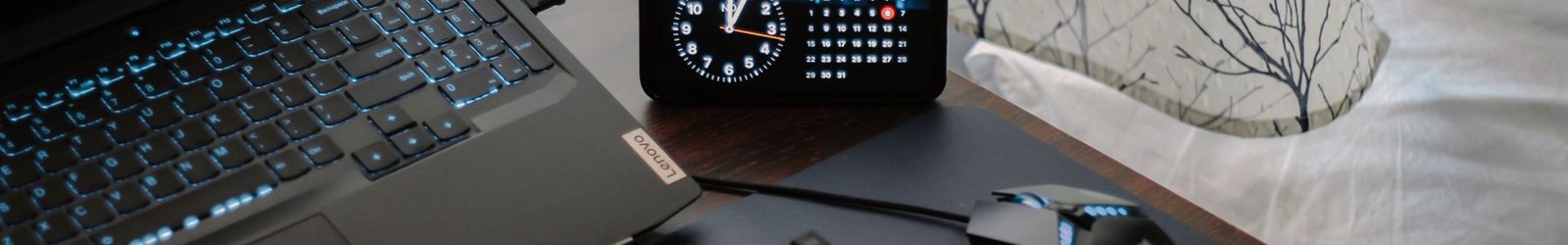 Masa üstünde elektronik cihazlar - Teknik Servis Tuzla, Pendik, Kartal, Gebze